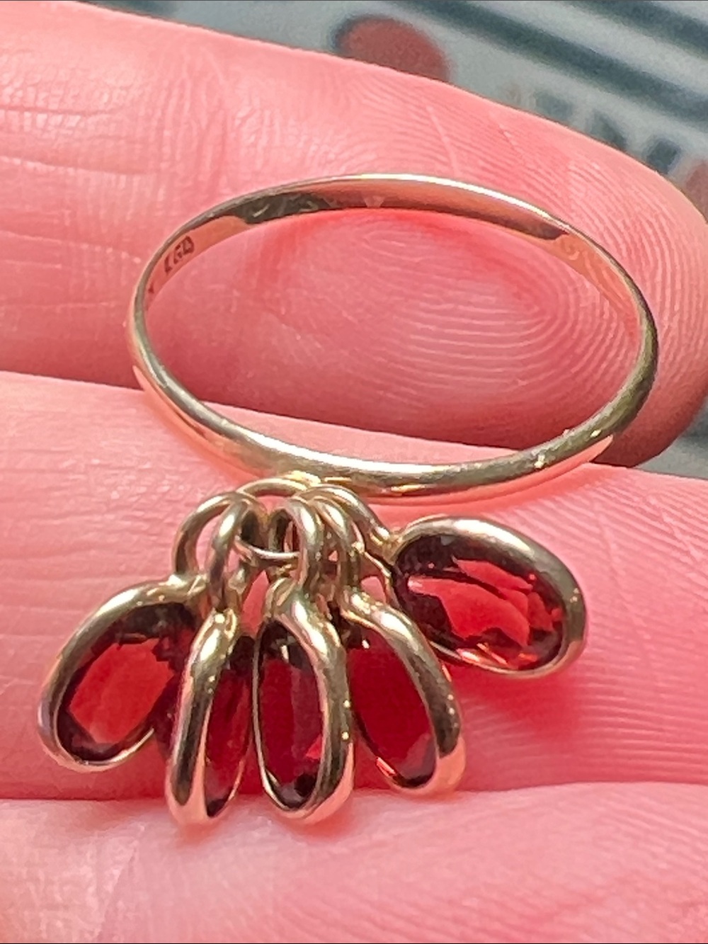 Vintage 10k Solid Yellow Gold Red Garnet Gemstone Cha-Cha Dangle Charm Ring - Picture 9 of 12